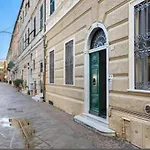 Seafront, Large On The With Ac And Wifi *